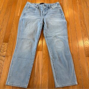 White House Black Market WHBM High Rise Straight Curvy Light Denim Jeans Sz 6